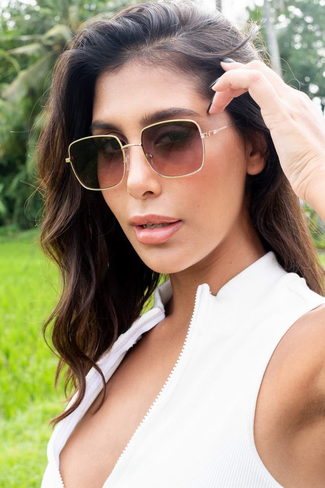 Dameszonnebril goud met paarse lens